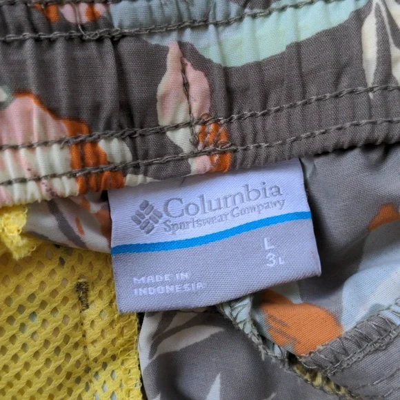 Columbia Floral Shorts Size L - Picture 2 of 5